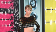 30. srpna 2015

Na předávání cen MTV Video Music Awards v Los Angeles vyrazila Taylor v tomto kompletu od značky Ashish.