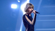 15. února 2016

Taylor zahájila Grammy speciálním vystoupením, při kterém měla na sobě flitrovaný overal.

 