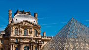 2. A když počasí nebude zrovna přát, je v Paříži tolik muzeí, do nichž se můžete před deštěm schovat, že je těžko stihnete za víkend projít všechny. Určitě byste ale neměla vynechat Louvre a Musée d'Orsay.