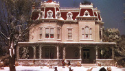 Dům Smithových z filmu Setkáme se v St. Louis (1944)

Krásný viktoriánský dům, kde měla Judy Garland “Merry Little Christmas”.