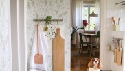 &lt;p&gt;Tapety zdobí stěny v celém domě. Většinou na nich najdete florální motivy v zelených a smetanových tónech.&amp;nbsp;&lt;/p&gt;

