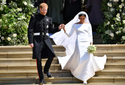 Meghan Markle

Minimalismus nadevše! Tak tímto pravidlem se při výběru svatebních šatů nejspíše řídila Meghan Markle, která se rozhodla, že oblékne minimalistické "svatebky" od Givenchy. 