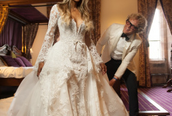 Ciara Princess Harris

Americká zpěvačka Ciara si svůj velký den užila v šatech inspirovaných romantickým boho stylem. Šaty jí na míru připravil návrhář Roberto Cavalli.