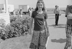 1980

Jackie na setkání příbuzných a členů rodiny Kennedy.