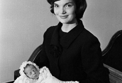 1960

První fotografie čerstvě narozeného syna.