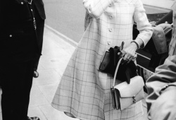 1966

Jackie Kennedy během návštěvy své sestry v Londýně.