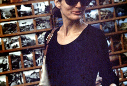 1970

Během nákupů na Capri.