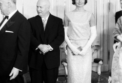 1961

V tomto roce Jackie Kennedy navštívila také Vídeň. 